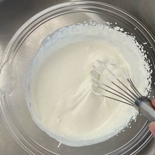 デコレーションケーキの生クリームの作り方（下準備）